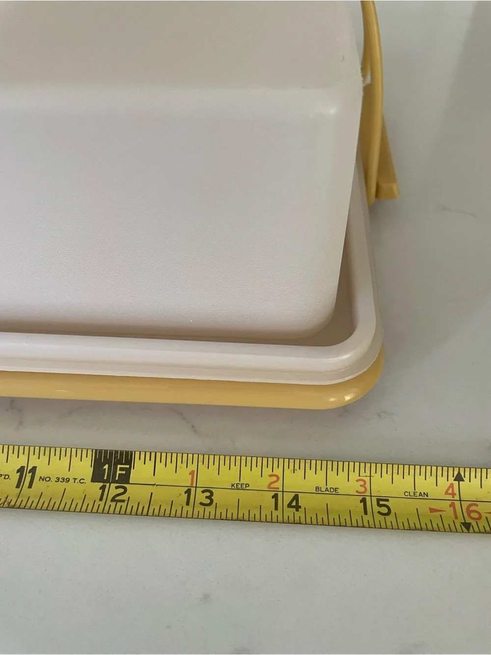Vintage Tupperware Cake Carrier Rectangular with handle yellow #0221